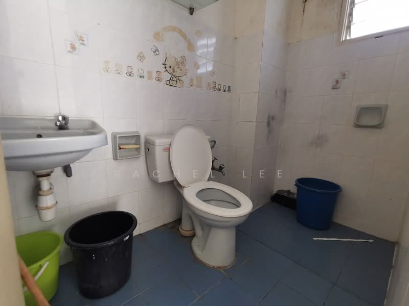 Apartment for Rent at Pangsapuri Sri Alpinia - Rachel Lee - Bathroom - PropertyGuru.com.my