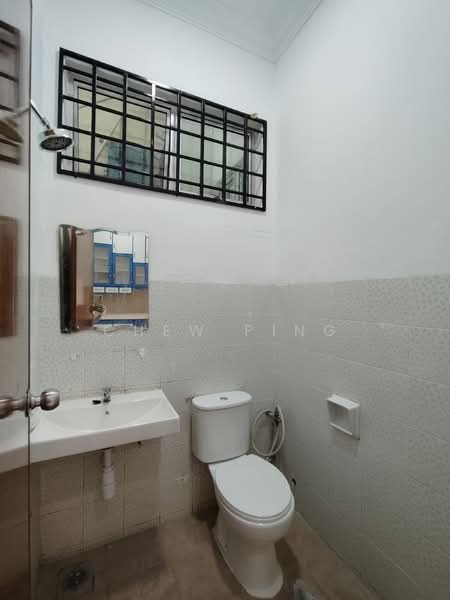1-storey Terraced House for Sale in Taman Gaya (Ulu Tiram) - Chew Ping - Bathroom - PropertyGuru.com.my