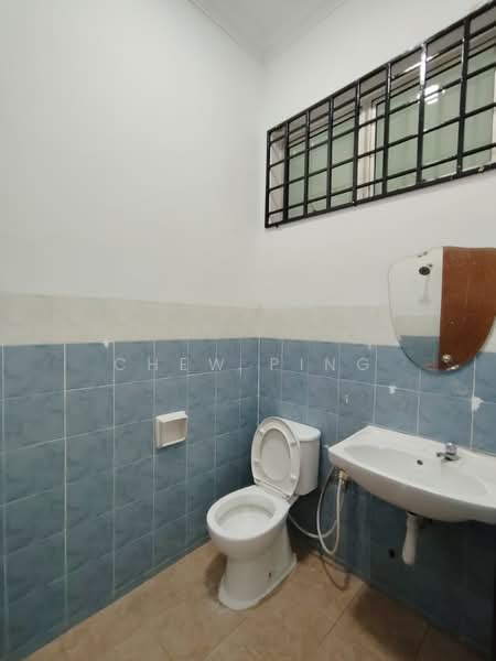 1-storey Terraced House for Sale in Taman Gaya (Ulu Tiram) - Chew Ping - Bathroom - PropertyGuru.com.my
