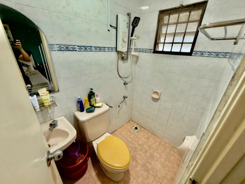 Rumah Bandar untuk Dijual di Alam Damai (Cheras) - Baizura Agus - Bathroom - PropertyGuru.com.my