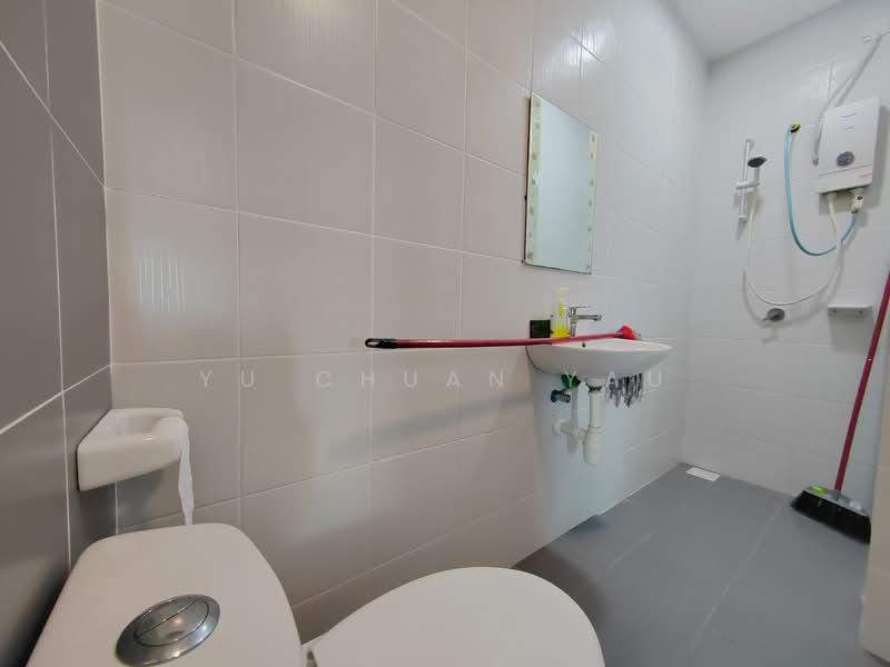 Service Residence for Sale at Novo 8 Residence - Yu Chuan Yau - Bathroom - PropertyGuru.com.my