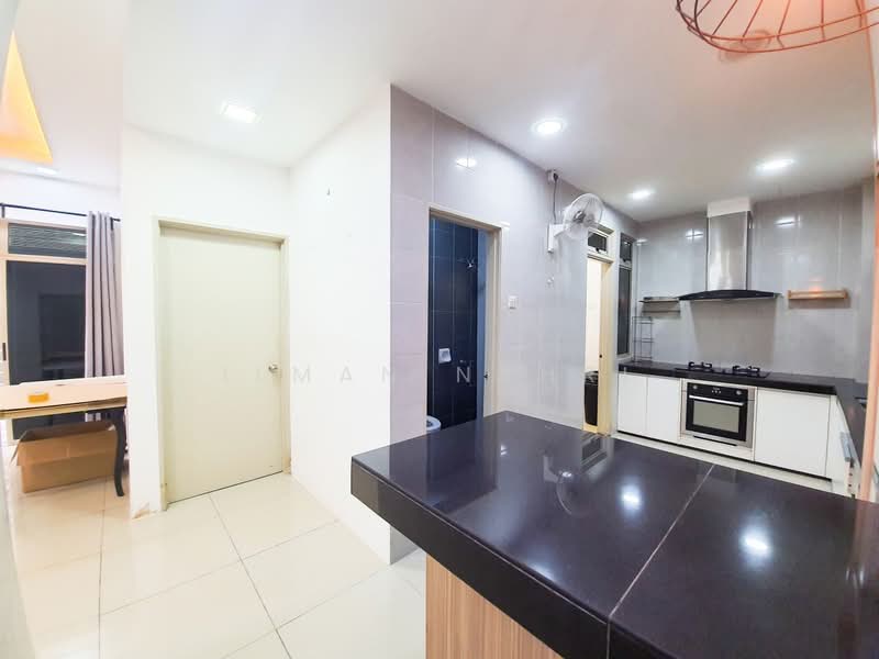 Semi-Detached House for Sale in Bandar Saujana Putra (Tanjong Duabelas) - Ilman Nahri - Kitchen - PropertyGuru.com.my
