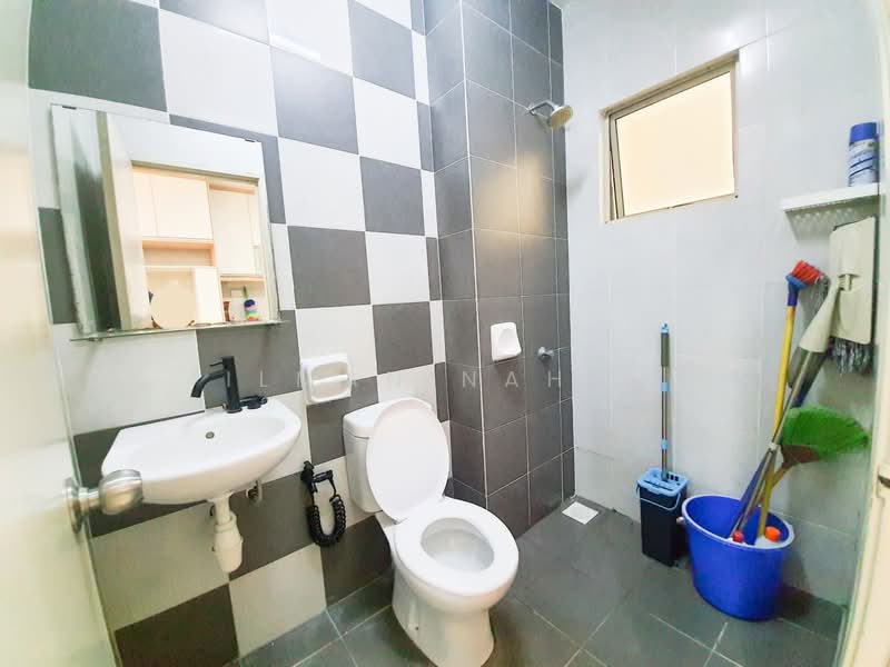 Semi-Detached House for Sale in Bandar Saujana Putra (Tanjong Duabelas) - Ilman Nahri - Bathroom - PropertyGuru.com.my