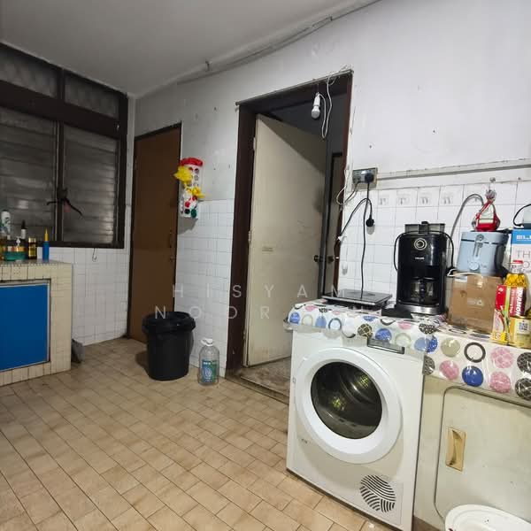 Semi-Detached House for Sale in Taman Maluri (Cheras) - Hisyam Noordin - Kitchen - PropertyGuru.com.my