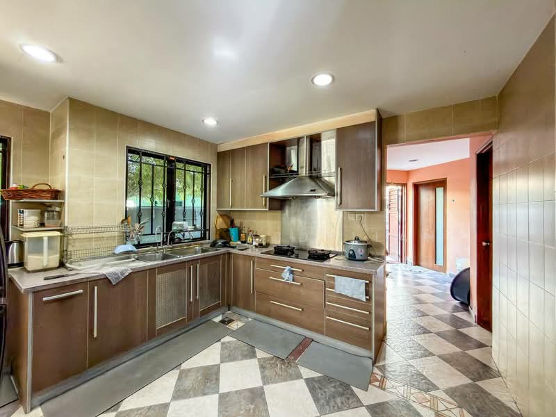 Bungalow for Sale in Taman Kanagapuram (Petaling Jaya) - Fauzi Abdullah - Kitchen - PropertyGuru.com.my