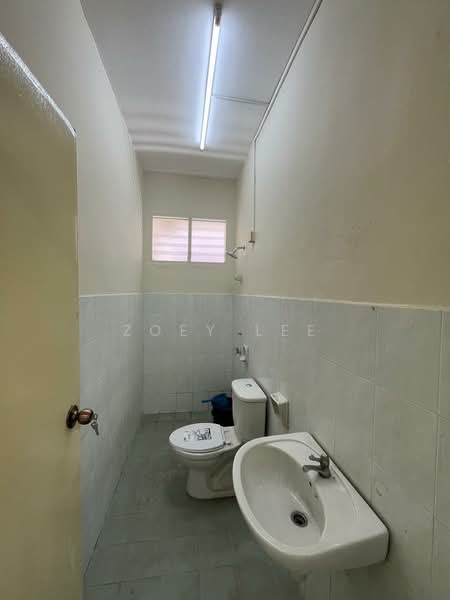 Apartment for Sale at Sri Awana Townhouse - Zoey Lee - Bathroom - PropertyGuru.com.my