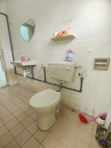 Rumah Teres 2 Tingkat untuk Disewa di Taman Bukit Teratai (Ampang) - Jenny Choong - Bathroom - PropertyGuru.com.my