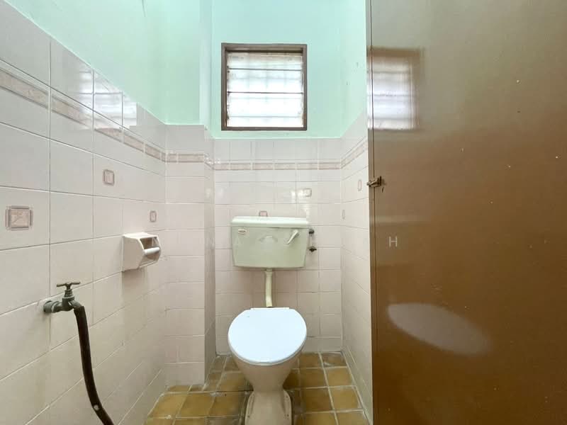 Rumah Teres 2 Tingkat untuk Dijual di Usj 1 (Subang Jaya) - Nana Cheah - Bathroom - PropertyGuru.com.my