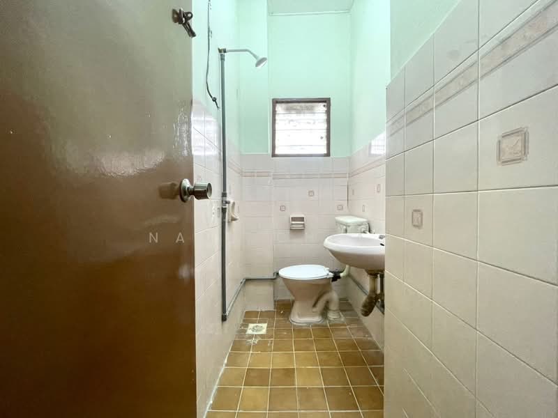 Rumah Teres 2 Tingkat untuk Dijual di Usj 1 (Subang Jaya) - Nana Cheah - Bathroom - PropertyGuru.com.my