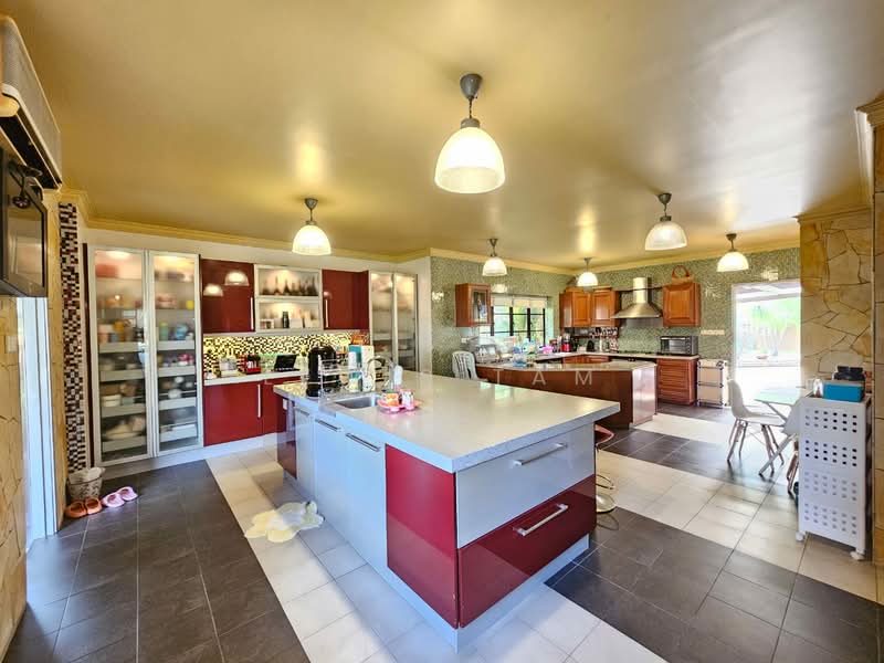 Rumah Banglo untuk Dijual di Country Heights (Kajang) - Lewis Tam - PropertyGuru.com.my