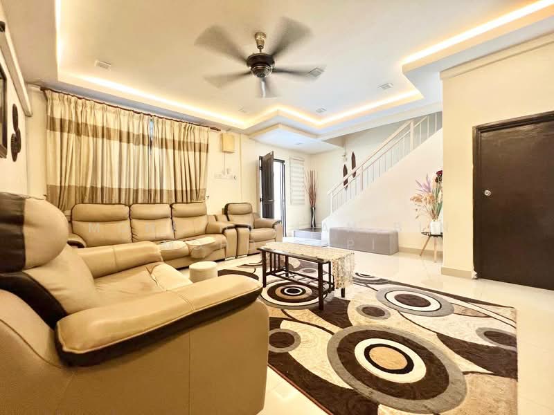 Rumah Teres 2 Tingkat untuk Dijual di Bandar Saujana Putra (Tanjong Duabelas) - Mohd Hazlan bin Mohd Sopi - Living Room - PropertyGuru.com.my