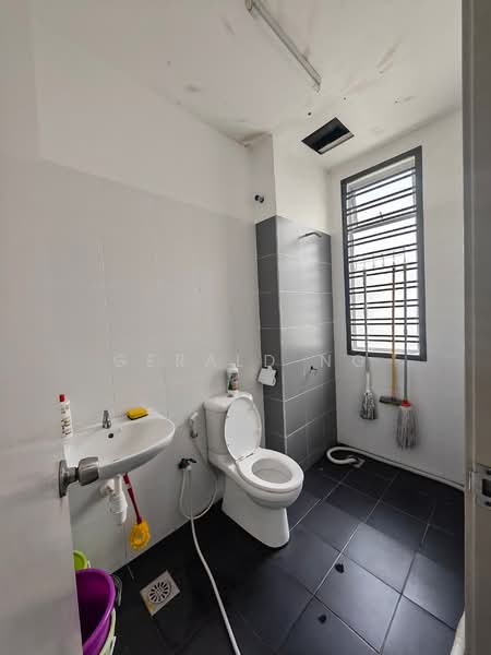 Rumah Teres untuk Dijual di Ulu Tiram (Johor) - Gerald Ng - Bathroom - PropertyGuru.com.my