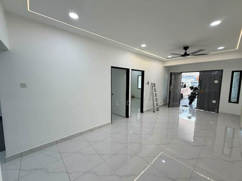 1-storey Terraced House for Sale in Taman Johor Jaya (Johor Bahru) - Gerald Ng - Living Room - PropertyGuru.com.my