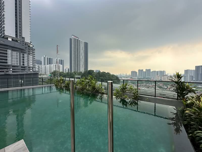 Service Residence for Rent at Quinn Residence - Gilbert Hor - Pool - PropertyGuru.com.my