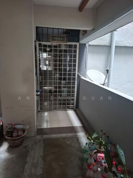 Servis Apartment untuk Dijual di The Tresor @ Gravit8 - Ang Eng Guan - Entrance - PropertyGuru.com.my