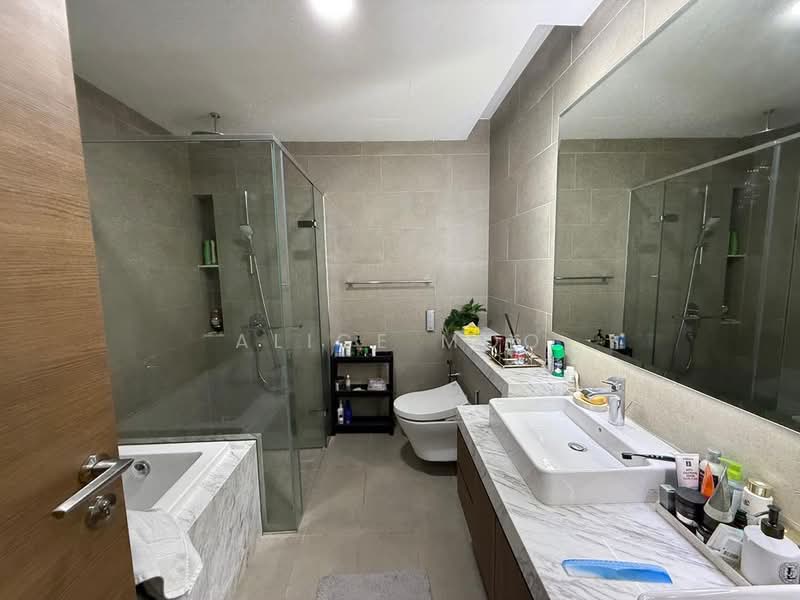 Servis Apartment untuk Dijual di Aria - Alice Moo - Bathroom - PropertyGuru.com.my
