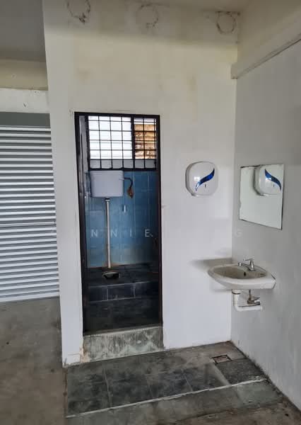 Shop / Office for Sale in Taman Paramount (Petaling Jaya) - Connie Tong - Bathroom - PropertyGuru.com.my