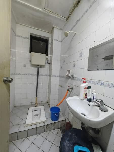 2-storey Terraced House for Sale in Taman Tan Sri Yaacob (Johor Bahru) - Janlly Jong - Bathroom - PropertyGuru.com.my