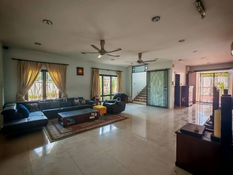 Rumah Banglo untuk Dijual di Taman Perwira Dua (Ampang) - Weng Loong Kok - Living Room - PropertyGuru.com.my