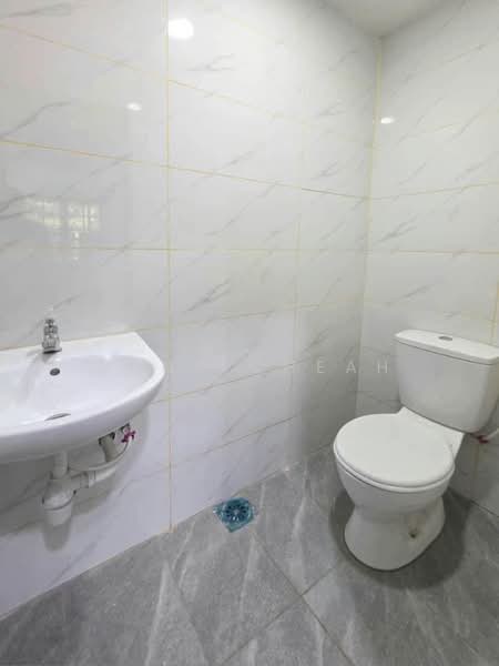 1-storey Terraced House for Sale in Taman Telok (Telok Panglima Garang) - Nana Cheah - Bathroom - PropertyGuru.com.my