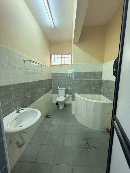 Rumah Teres 2 Tingkat untuk Disewa di Taman Universiti (Skudai) - Serine Tan - Bathroom - PropertyGuru.com.my