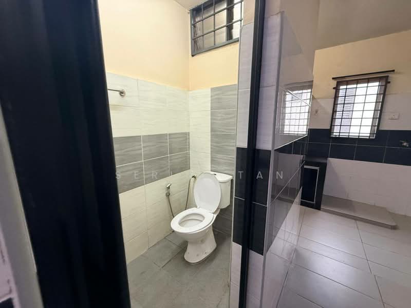 Rumah Teres 2 Tingkat untuk Disewa di Taman Universiti (Skudai) - Serine Tan - Bathroom - PropertyGuru.com.my