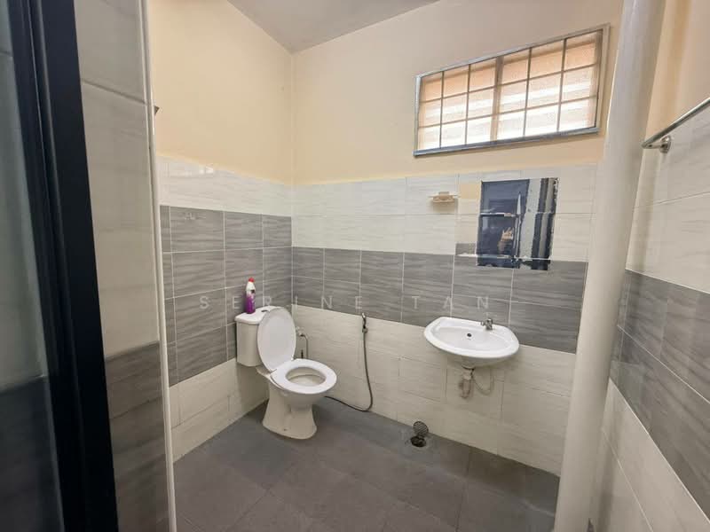 Rumah Teres 2 Tingkat untuk Disewa di Taman Universiti (Skudai) - Serine Tan - Bathroom - PropertyGuru.com.my