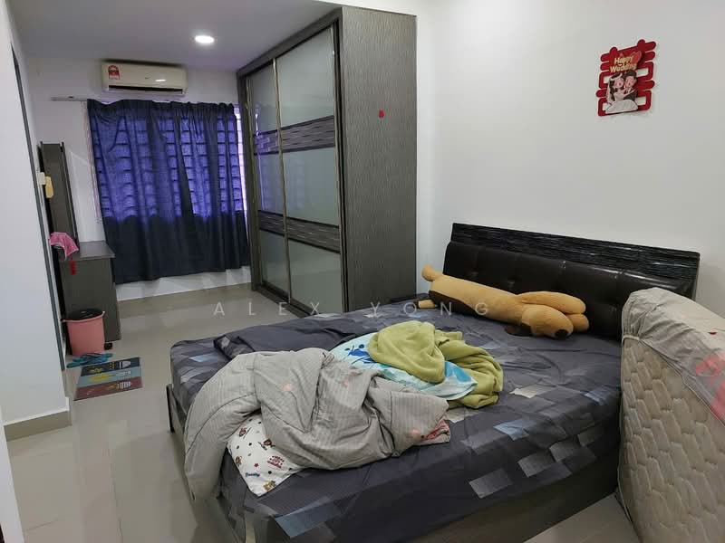 2-storey Terraced House for Sale in Bandar Putra Permai (Seri Kembangan) - Alex Yong - Bedroom - PropertyGuru.com.my