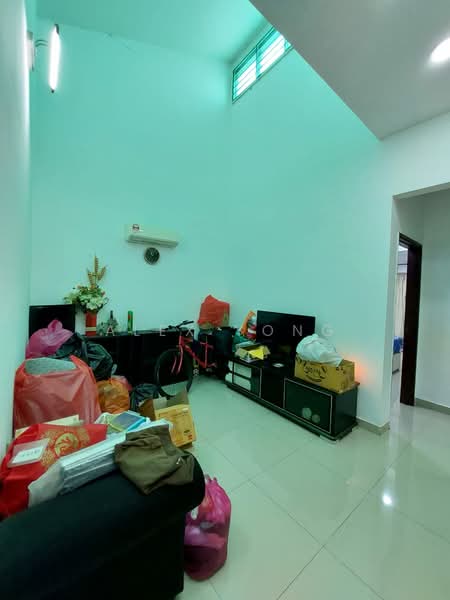 2-storey Terraced House for Sale in Bandar Putra Permai (Seri Kembangan) - Alex Yong - Living Room - PropertyGuru.com.my
