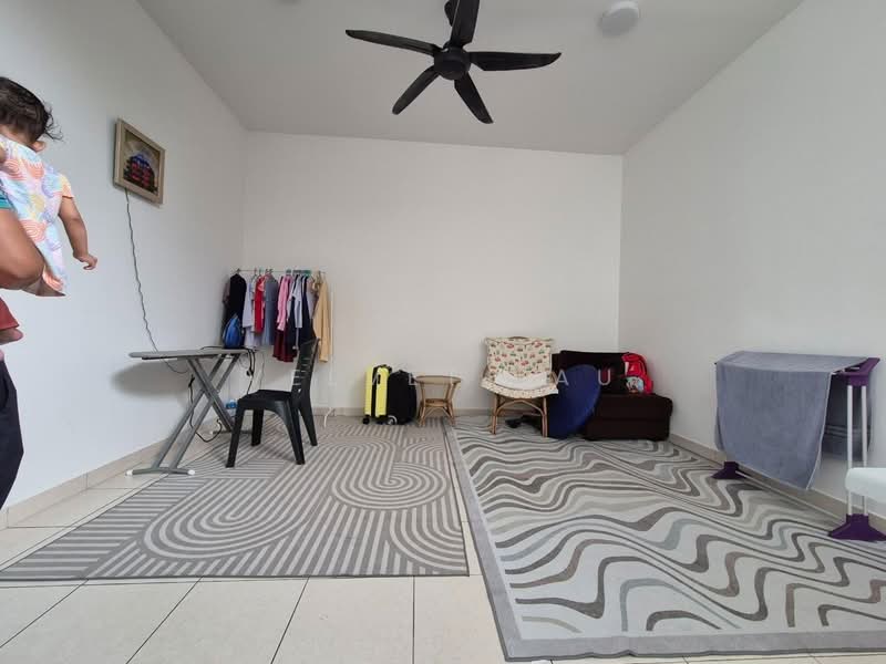 Rumah Teres 2 Tingkat untuk Dijual di Kampung Tiram Duku (Gelang Patah) - Velvet Lau - Living Room - PropertyGuru.com.my