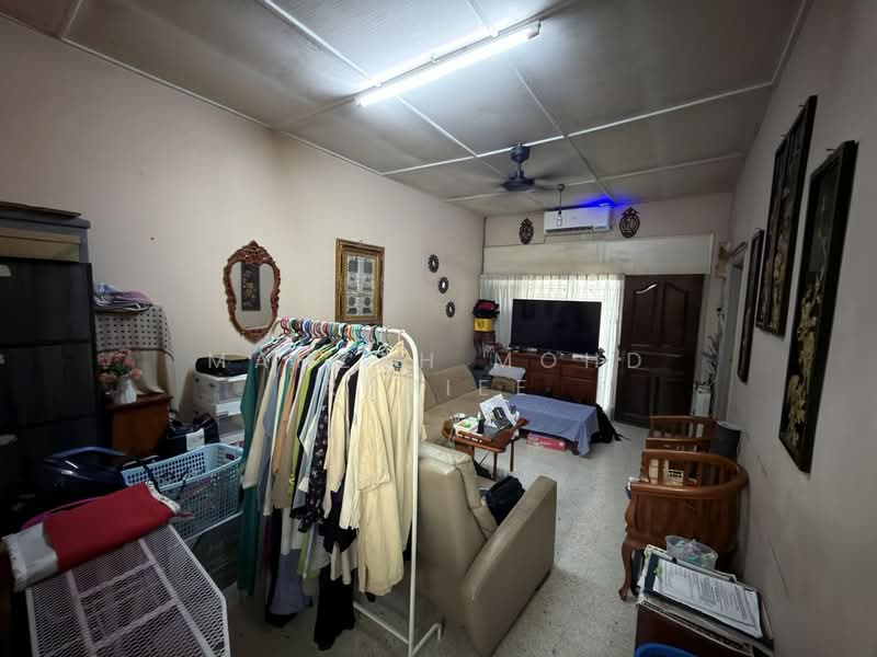 Rumah Teres 1 Tingkat untuk Dijual di Kelana Jaya (Petaling Jaya) - Mahzah Mohd Rapiee - Living Room - PropertyGuru.com.my