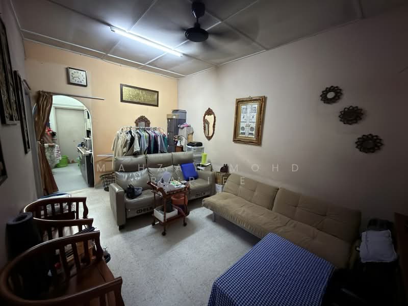 Rumah Teres 1 Tingkat untuk Dijual di Kelana Jaya (Petaling Jaya) - Mahzah Mohd Rapiee - Living Room - PropertyGuru.com.my