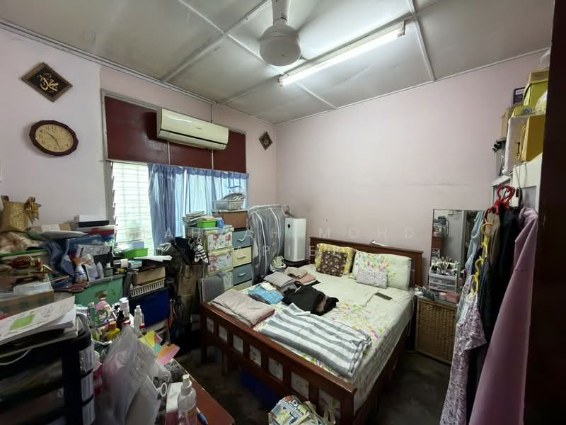 Rumah Teres 1 Tingkat untuk Dijual di Kelana Jaya (Petaling Jaya) - Mahzah Mohd Rapiee - Bedroom - PropertyGuru.com.my
