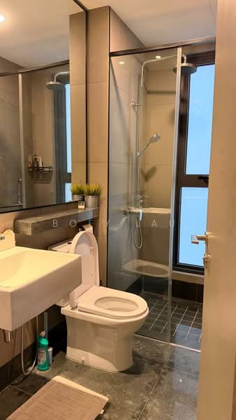 Servis Apartment untuk Disewa di Bloomsvale Menara Vista Petaling - Boey Lau - Bathroom - PropertyGuru.com.my