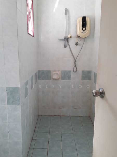 2-storey Terraced House for Rent in Bukit Jelutong (Shah Alam) - Shirley Looi - Bathroom - PropertyGuru.com.my