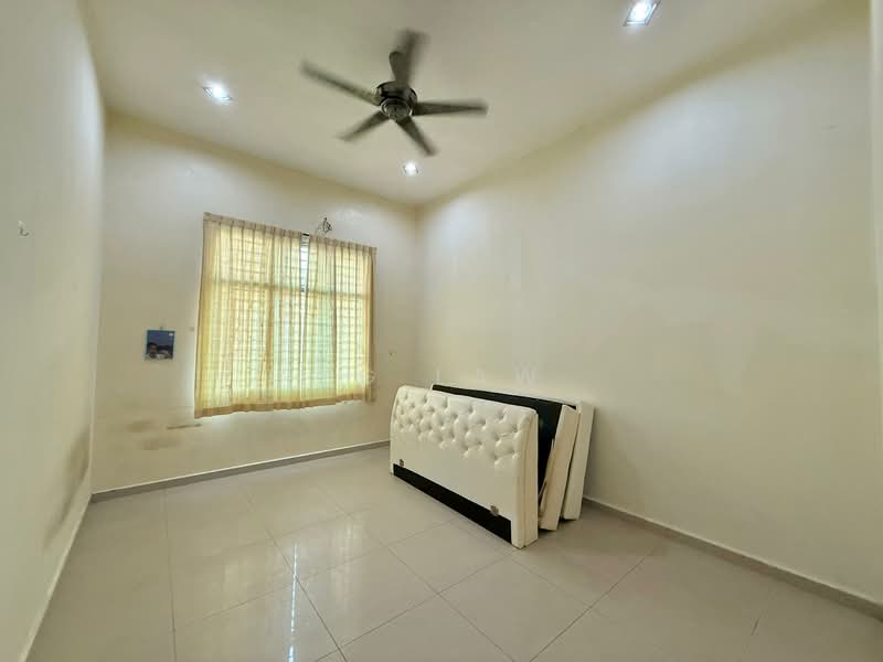 Semi-Detached House for Sale in Taman Panchor Riang (Batu Pahat) - ZG Law - Bedroom - PropertyGuru.com.my