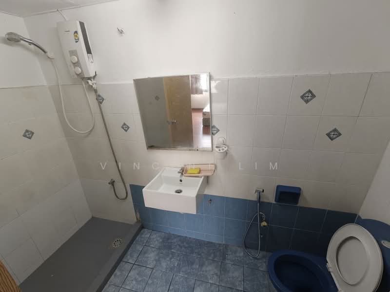 Kondominium untuk Disewa di Vista Komanwel C - Vincent Lim - Bathroom - PropertyGuru.com.my