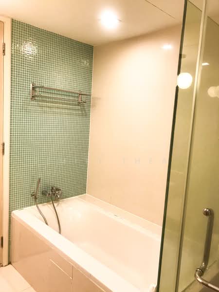 Kondominium untuk Dijual di Cormar Suites (Fraser Place (Lot 163)) - Emily Thea - Bathroom - PropertyGuru.com.my