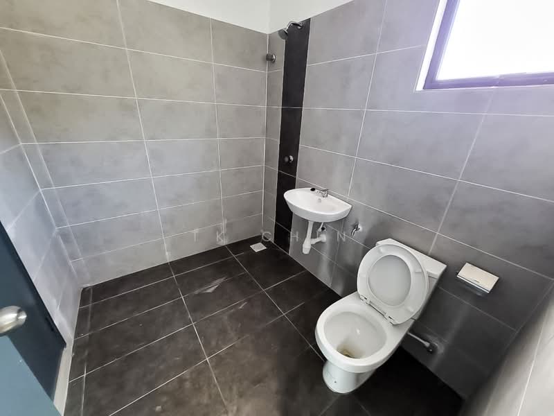 Rumah Berkembar untuk Dijual di Taman Scientex Rawang (Rawang) - TK Chin - Bathroom - PropertyGuru.com.my