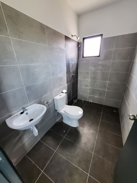 Rumah Berkembar untuk Dijual di Taman Scientex Rawang (Rawang) - TK Chin - Bathroom - PropertyGuru.com.my