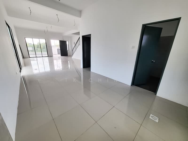 Rumah Berkembar untuk Dijual di Taman Scientex Rawang (Rawang) - TK Chin - Living Room - PropertyGuru.com.my