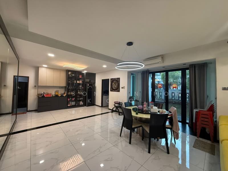Cluster House for Sale in Taman Mount Austin (Tebrau) - Nelson Tan Poh Kiong - Living Room - PropertyGuru.com.my
