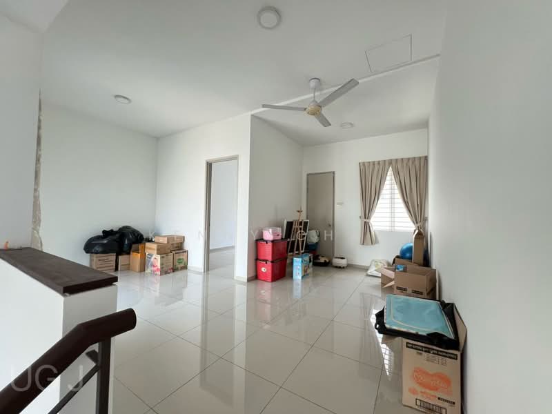 Rumah Teres 2.5 Tingkat untuk Dijual di Klang (Selangor) - Kenny Chan - Living Room - PropertyGuru.com.my