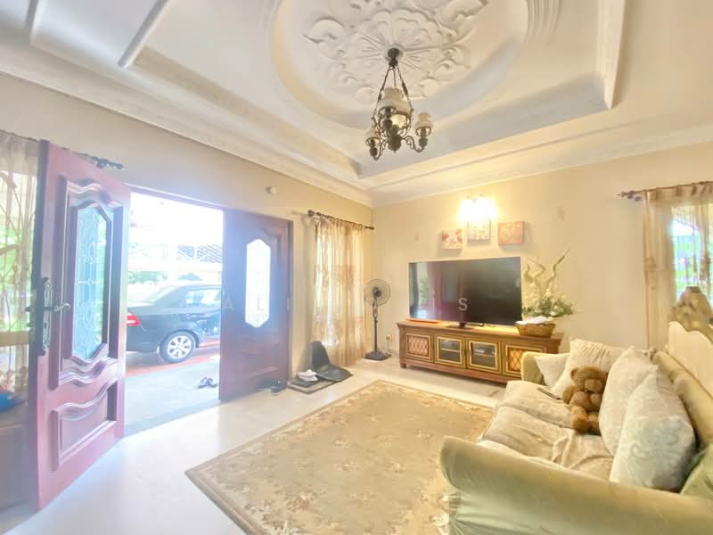 Rumah Banglo untuk Dijual di Seksyen 6 (Shah Alam) - Ali Idris - Living Room - PropertyGuru.com.my