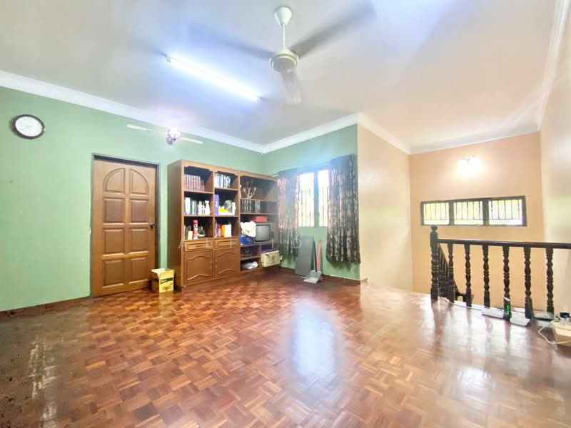 Rumah Banglo untuk Dijual di Seksyen 6 (Shah Alam) - Ali Idris - Living Room - PropertyGuru.com.my