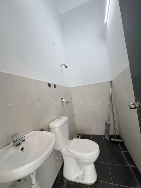 Rumah Teres 2 Tingkat untuk Disewa di Taman Scientex Rawang (Rawang) - Danny Wong - Bathroom - PropertyGuru.com.my