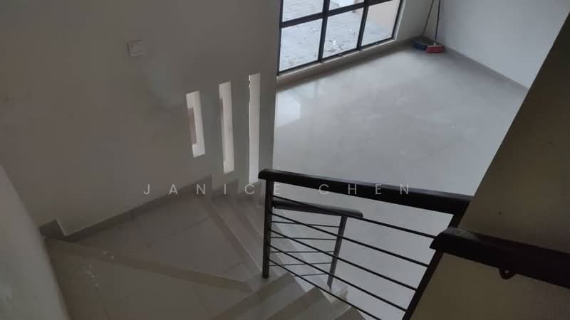 2.5-storey Terraced House for Sale in Puchong (Selangor) - Janice Chen - 1st Floor Staircase - PropertyGuru.com.my