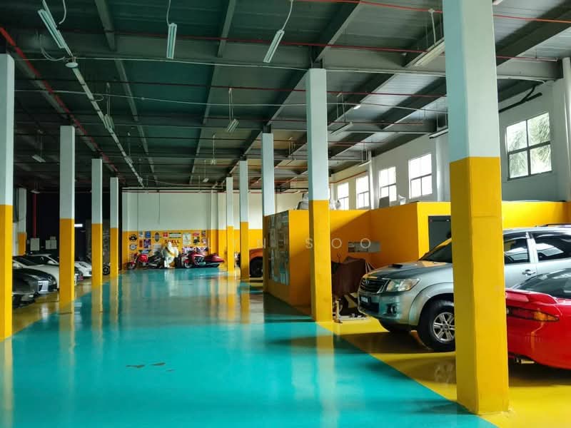 Factory for Rent in Seksyen 33 (Shah Alam) - Elyn Soo - Car Park - PropertyGuru.com.my