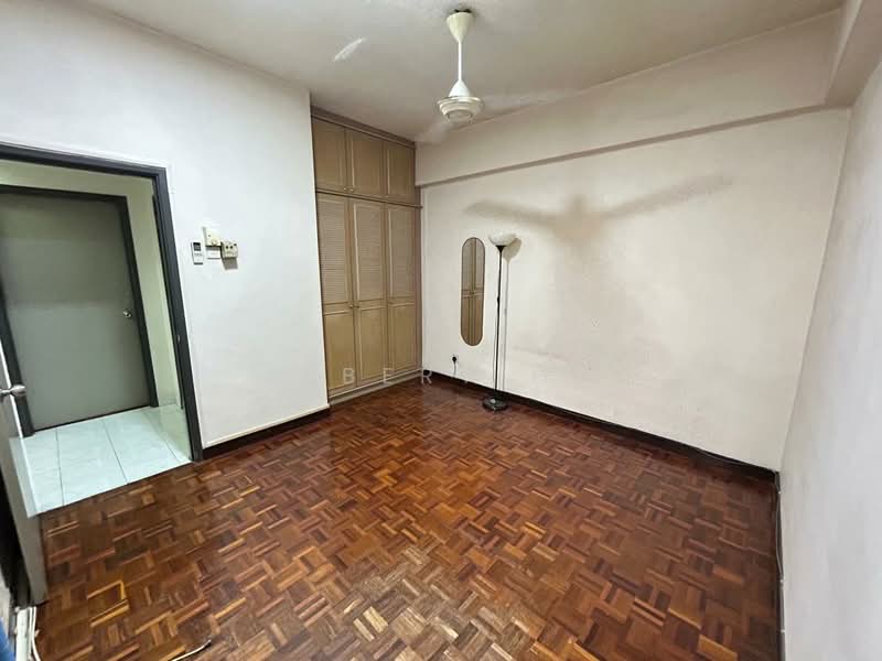 Condominium for Sale at Mutiara Oriental - Albert Ho - Bedroom - PropertyGuru.com.my