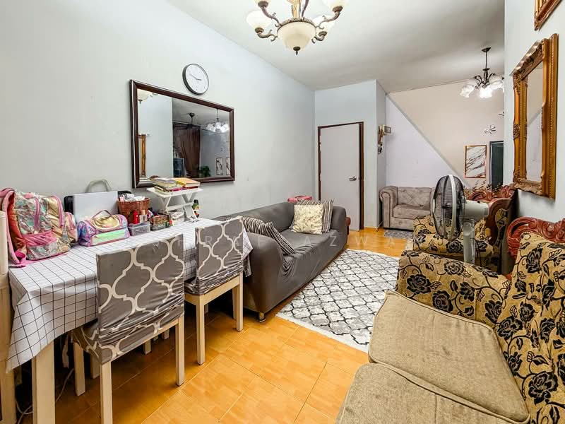 Pangsapuri untuk Dijual di Prima Court - Ashraf Azwan - Living Room - PropertyGuru.com.my